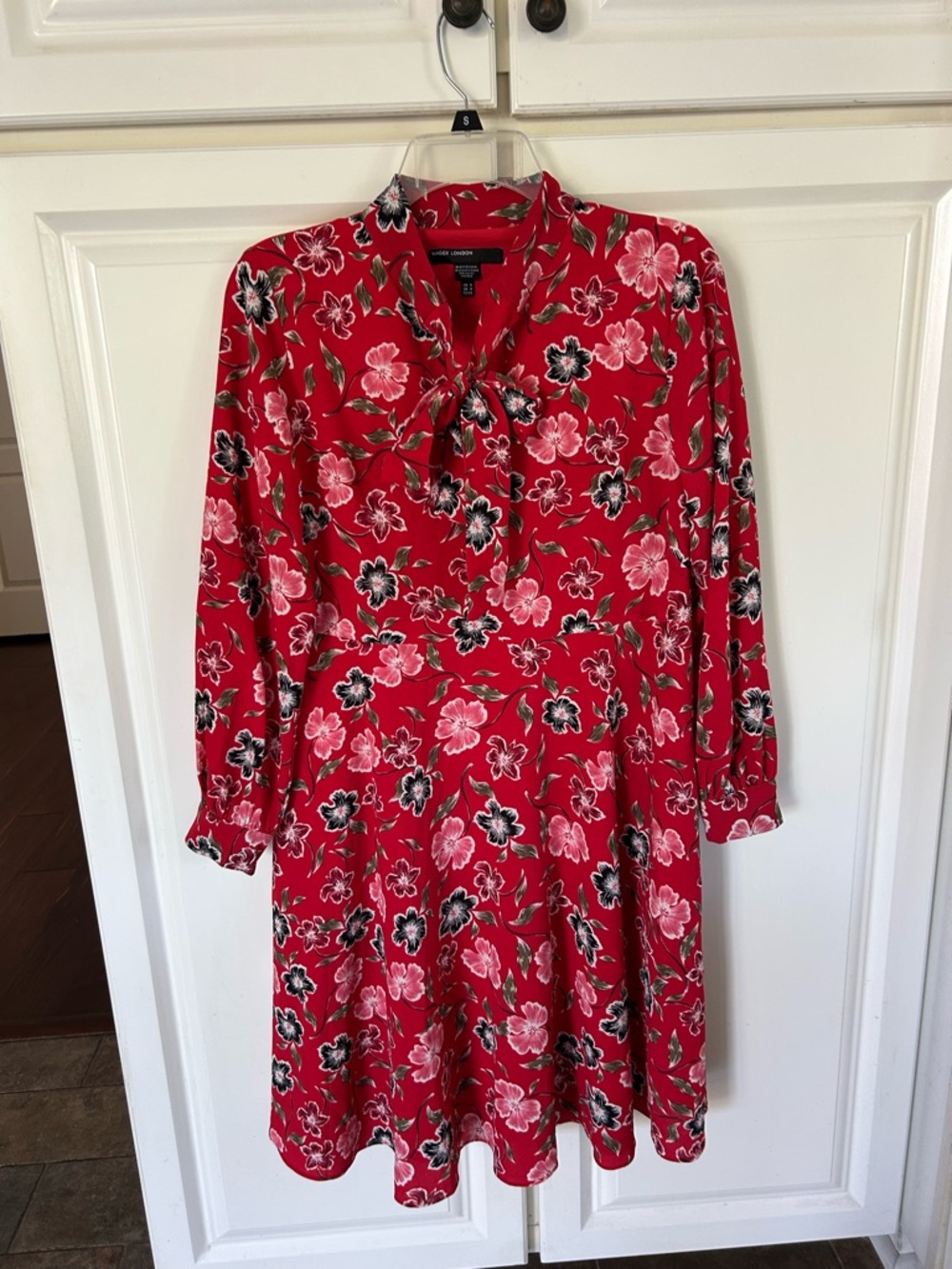 Maggy London Red Floral Tie-Neck Long Sleeve Dress Size 4. Gorgeous!!!